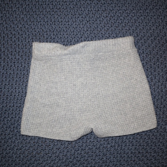 Aeropostale Matching Set Knit Gray Hood Sweater and Shorts - Picture 4 of 4